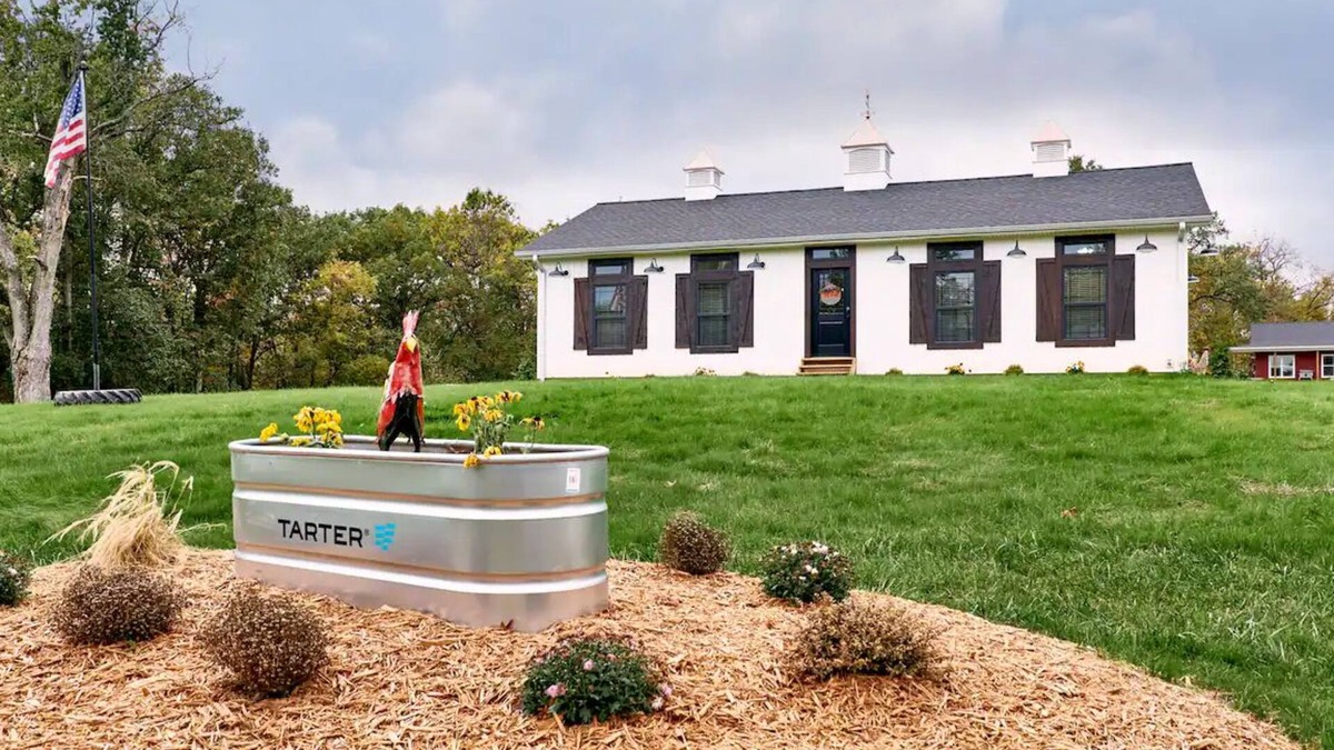 Troy House | The Chicken Coop on Highway H