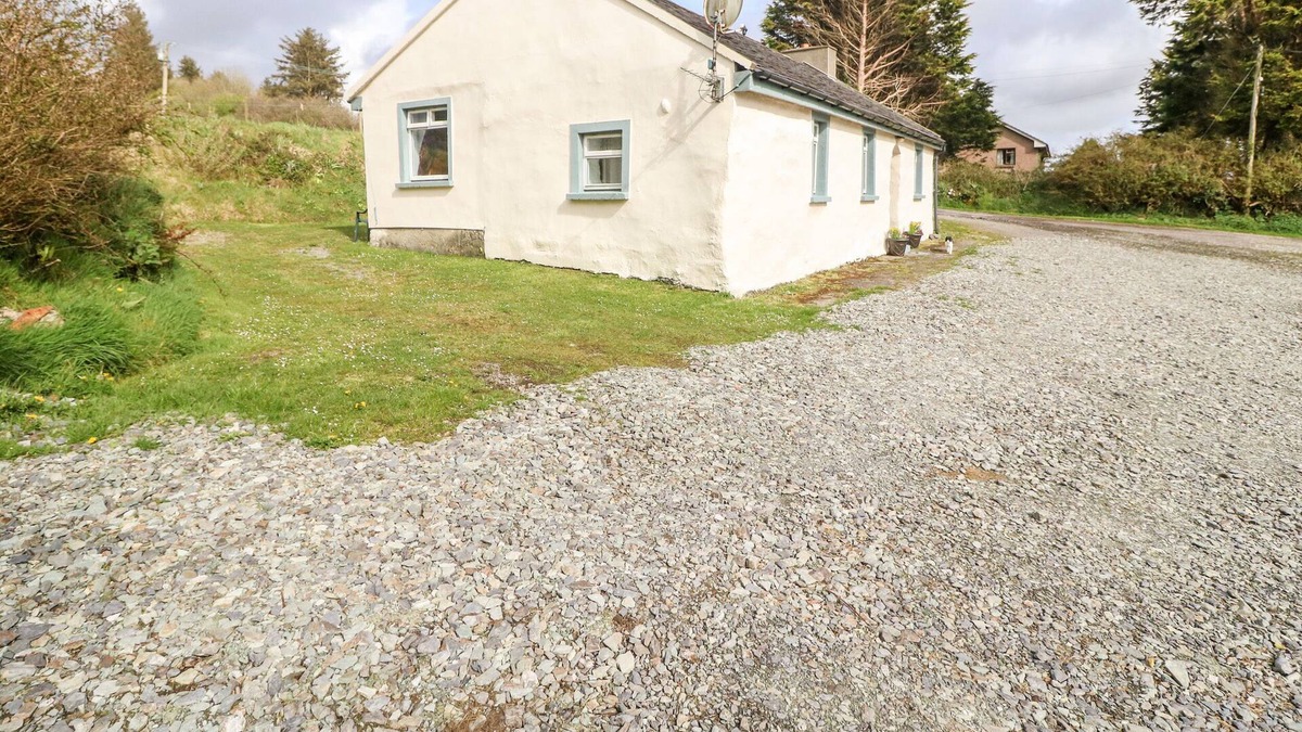 Skibbereen Cottage | THE CHOCOLATE BOX, family friendly in Ballydehob, County Cork
