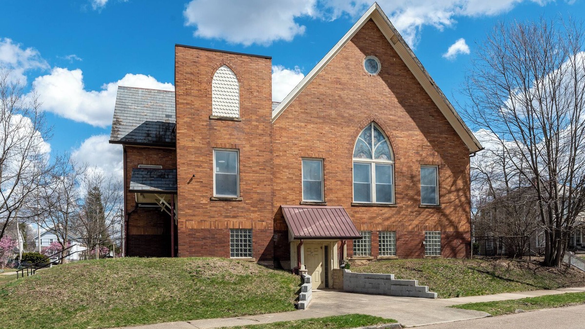 Old North Columbus House | The Church - 6BR Home Near OSU, Perfect for Groups