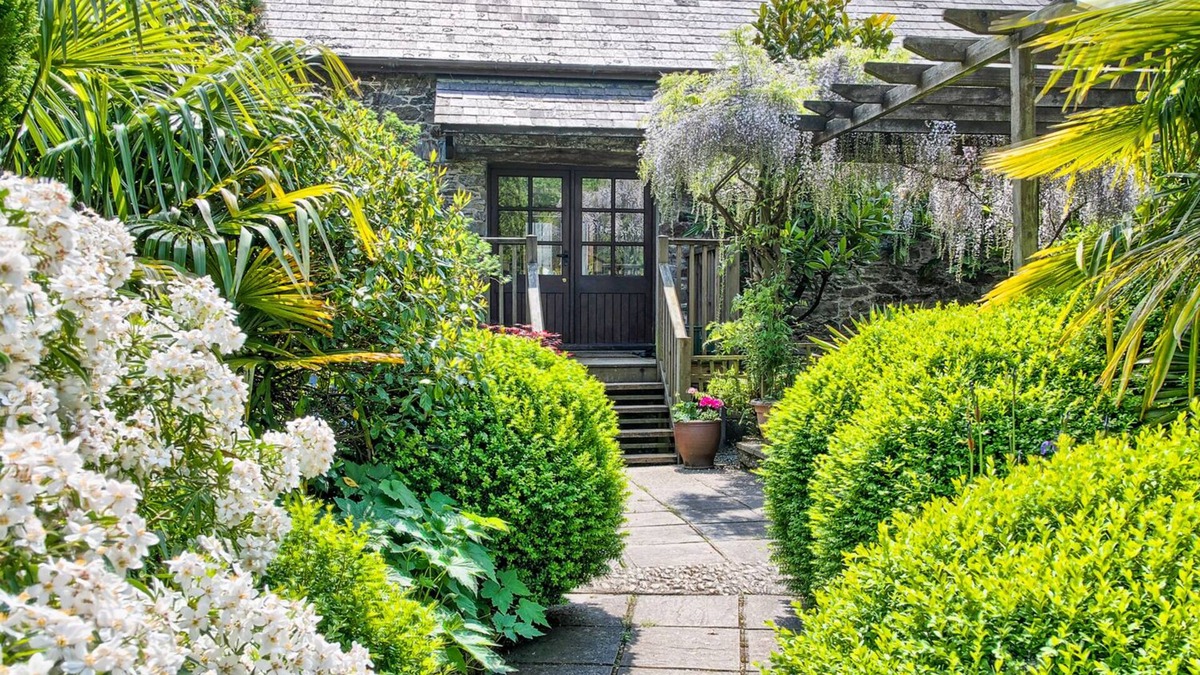 Loddiswell Cottage | THE CIDER BARN, pet friendly, with open fire in Loddiswell