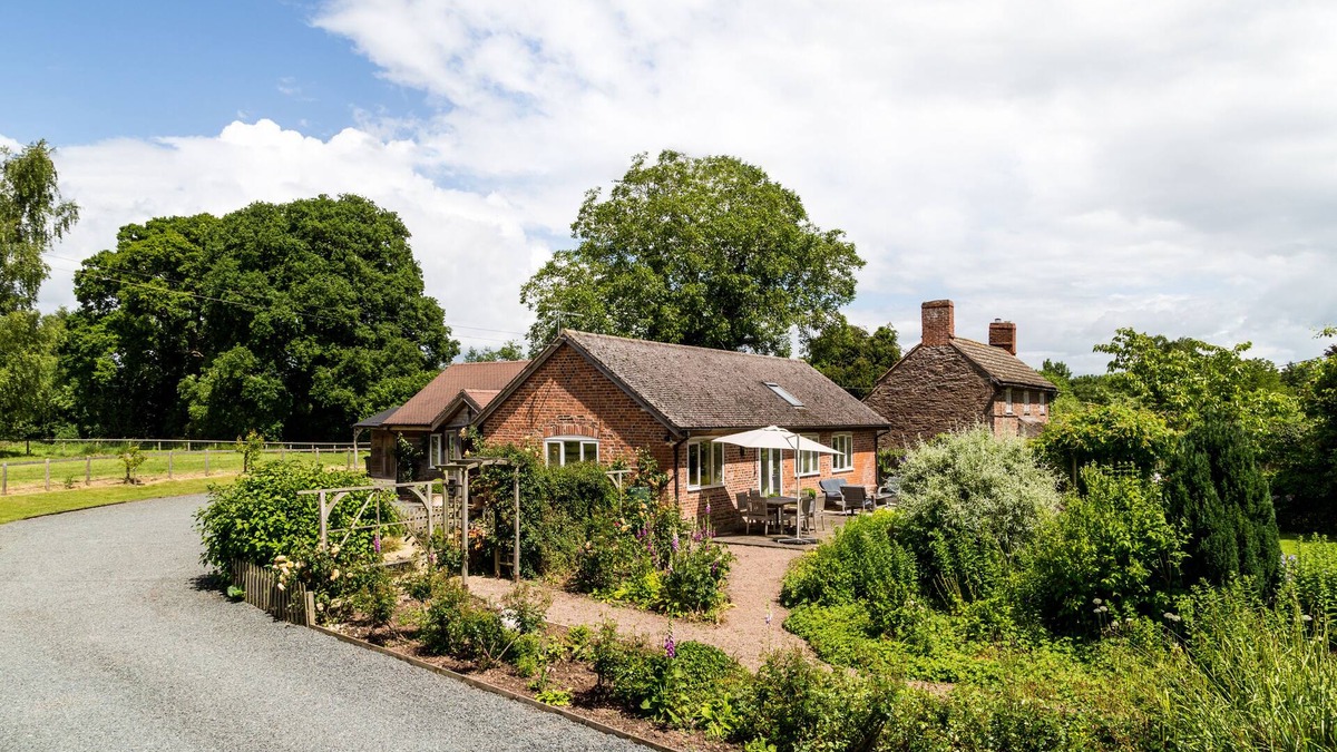Monnington-on-Wye Cottage | The Cider Mill near Hereford and Hay on Wye with 3 ensuite bedrooms