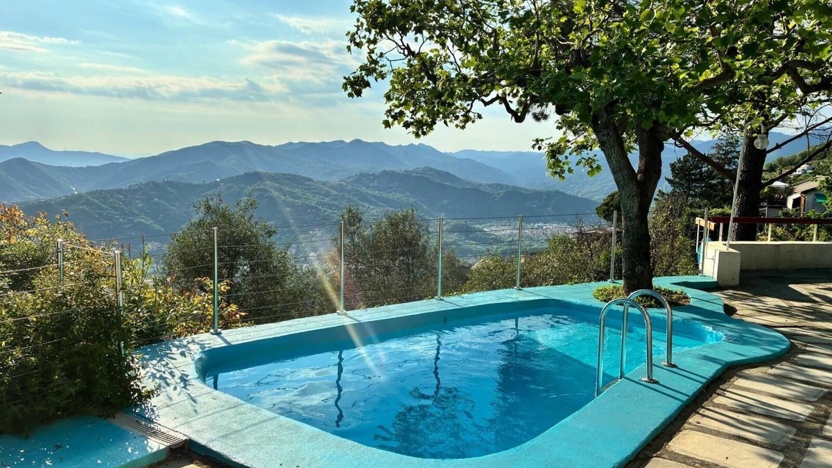 Cogorno Villa | The Cin: villa with swimming pool surrounded by forest. Fabulous sea view.