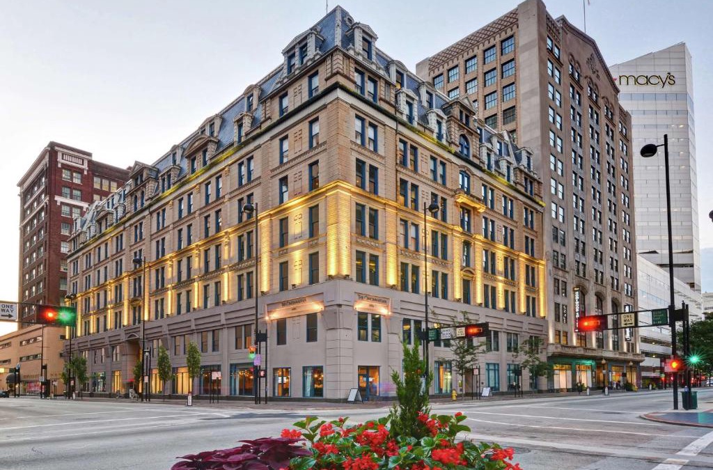 Downtown Cincinnati Hotel | The Cincinnatian Curio Collection by Hilton