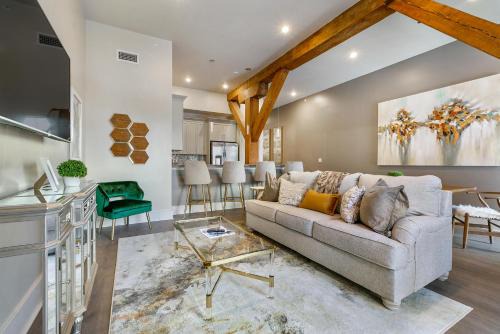 Central Business District Apartment | The Claudette
