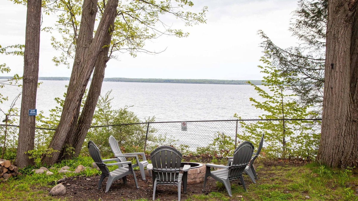 Town of Torrey House | The Cliff House Hot Tub, Kayaks & Game Room