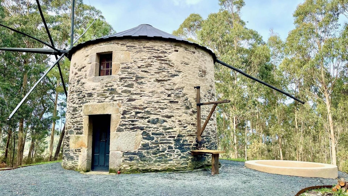 Porto do Barqueiro House | The Cliffs - The Painted Mill