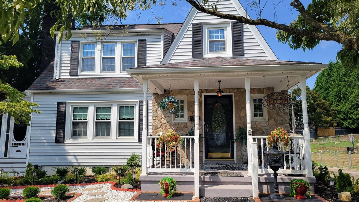 Charles Town House | The Cline House-Charming "Vintage Suite"-Suite A In Heart of Charles Town, WV!