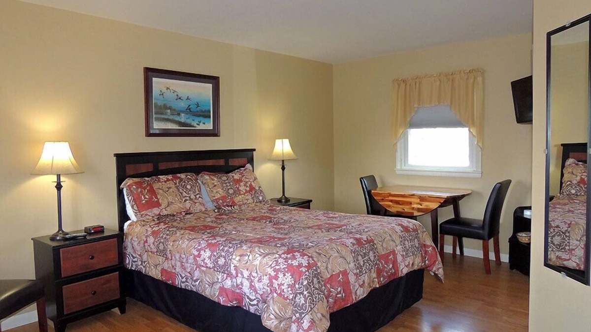 Frontenac Hotel | The Clipper Inn