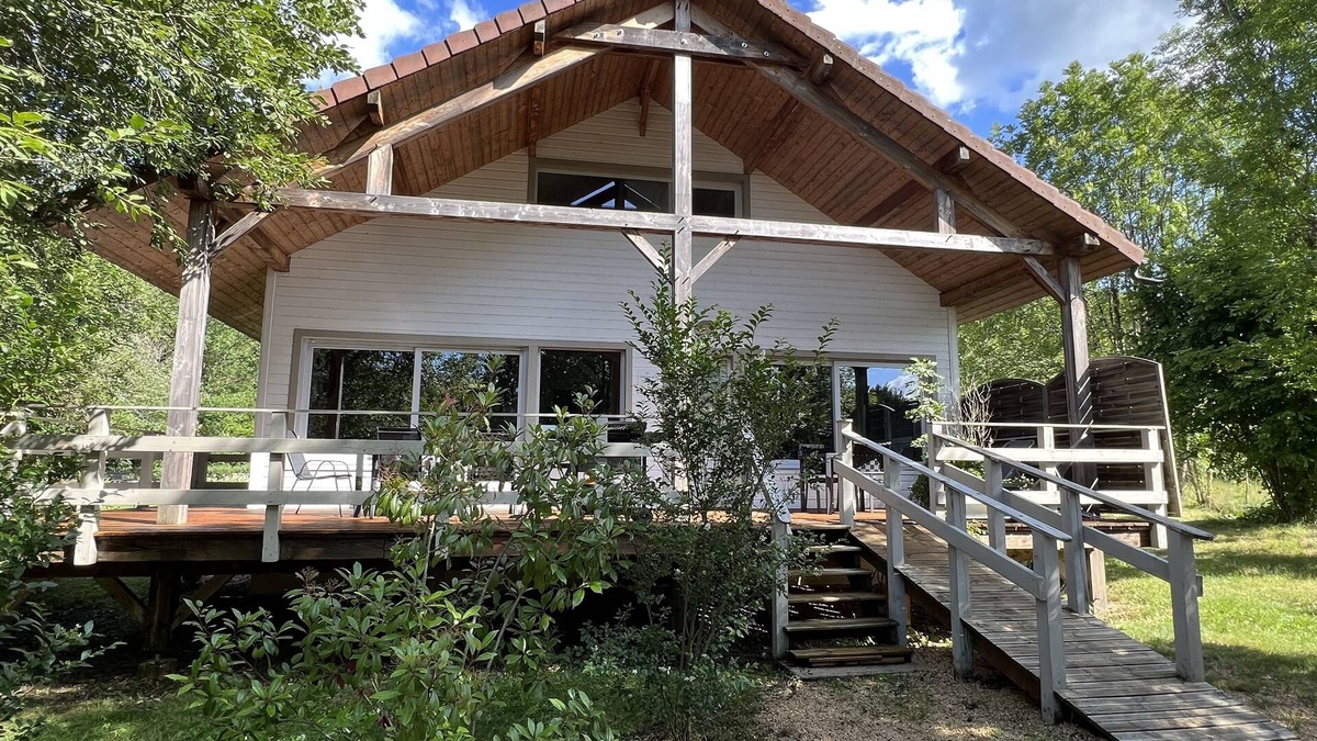 Doucier Cottage | The clock Chalain 2