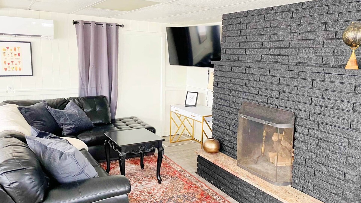 Sault Ste. Marie Apartment | The Club House - Suite 101
