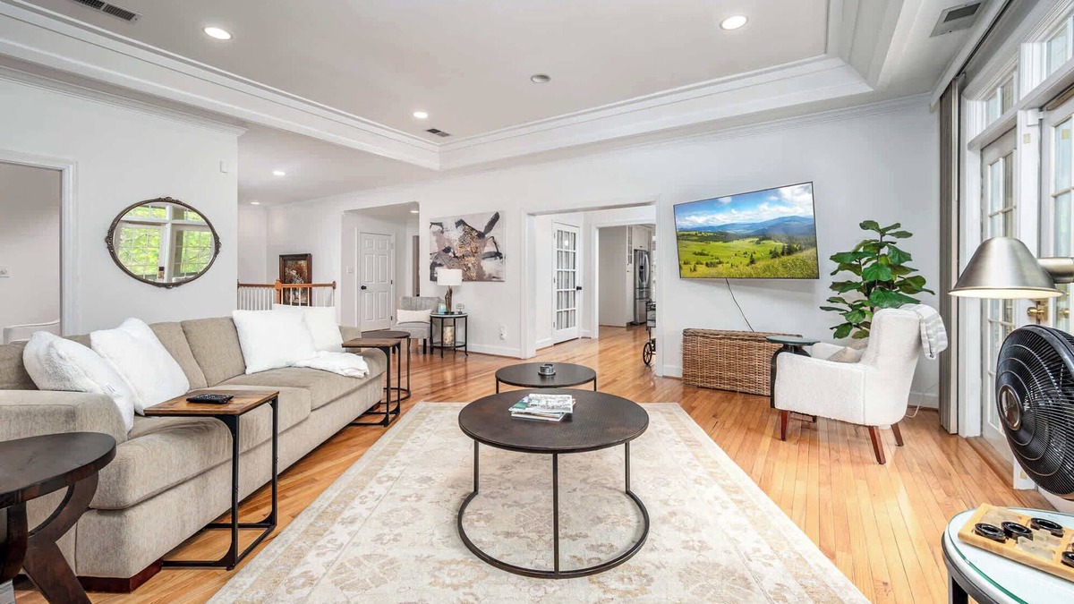 Chapel Hill Apartment | The Clubhouse Hideaway - The Fairway