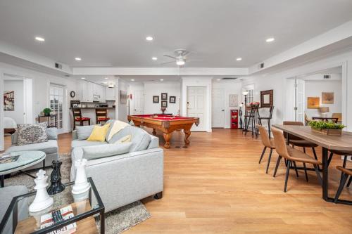 Chapel Hill House | The Clubhouse Hideaway