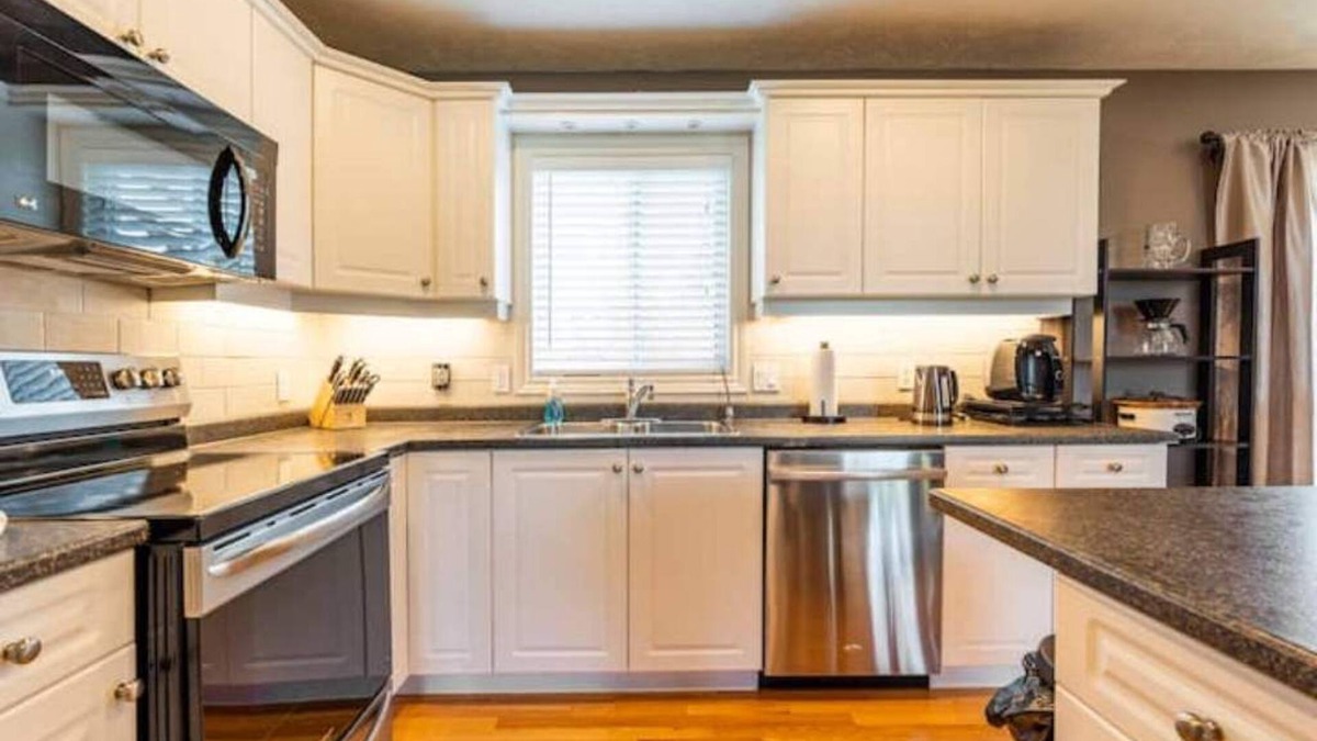 Port Elgin House | The Clubhouse - Welcome to Port Elgin, Ontario.