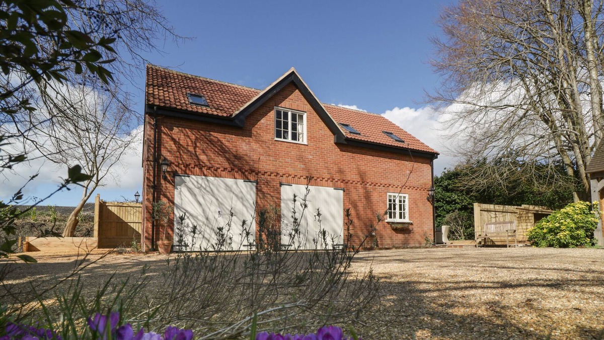 Bishopstrow Cottage | THE COACH HOUSE@15, family friendly, with open fire in Warminster