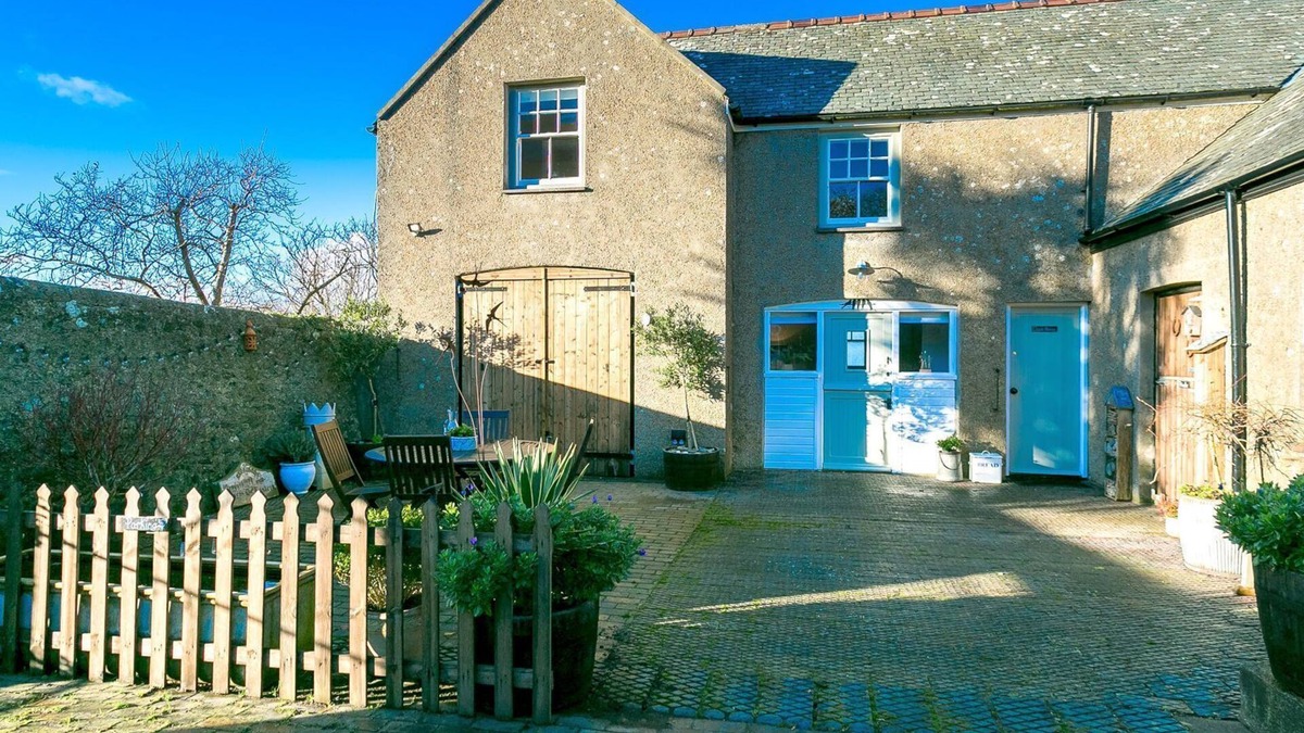 Llanfaethlu Cottage | The Coach House - a dog that sleeps 4 guests in 2 bedrooms