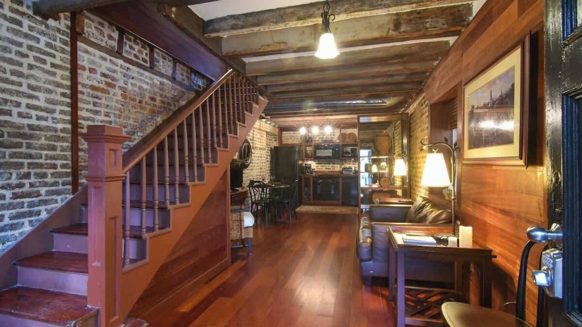 South of Broad Cottage | The Coach House Circa 1755