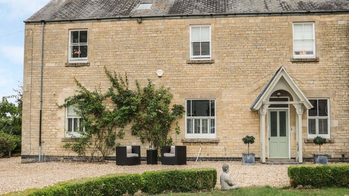 Burton Coggles House | THE COACH HOUSE, family friendly, with pool in Burton Coggles