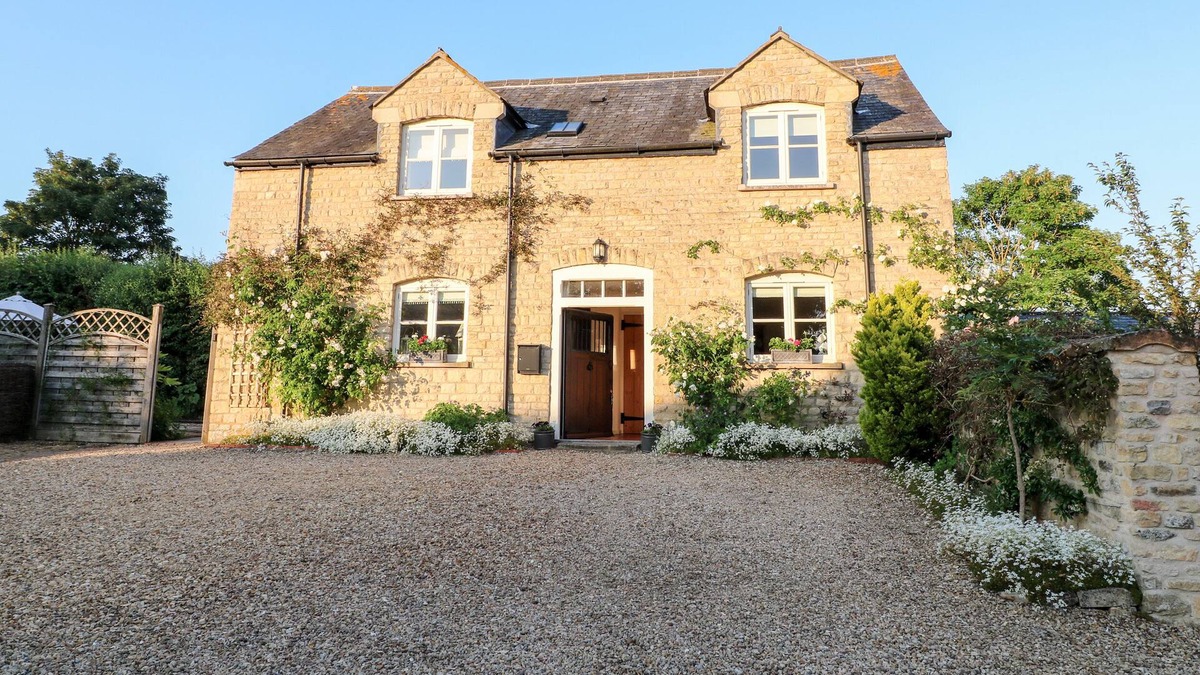 Barrowden Cottage | THE COACH HOUSE, family friendly, with a garden in Barrowden