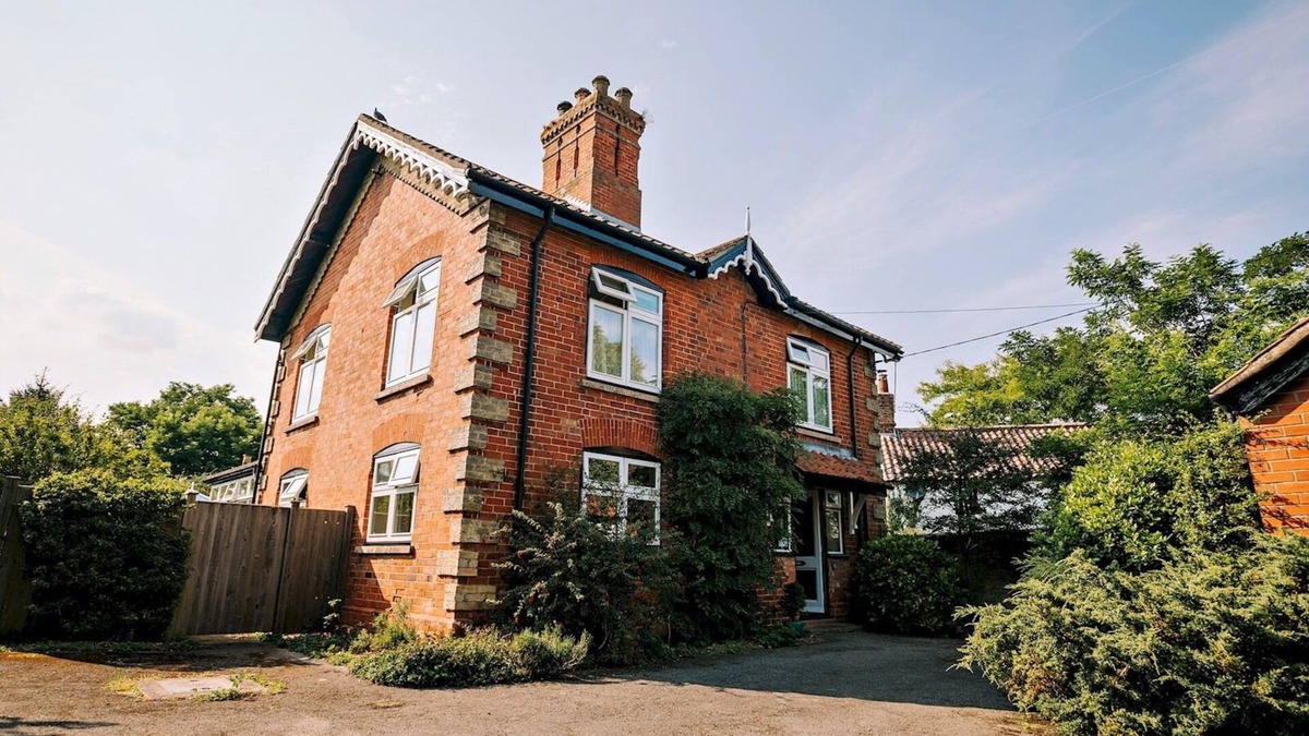 Kirkby on Bain House | The Coach House/Pass The Keys