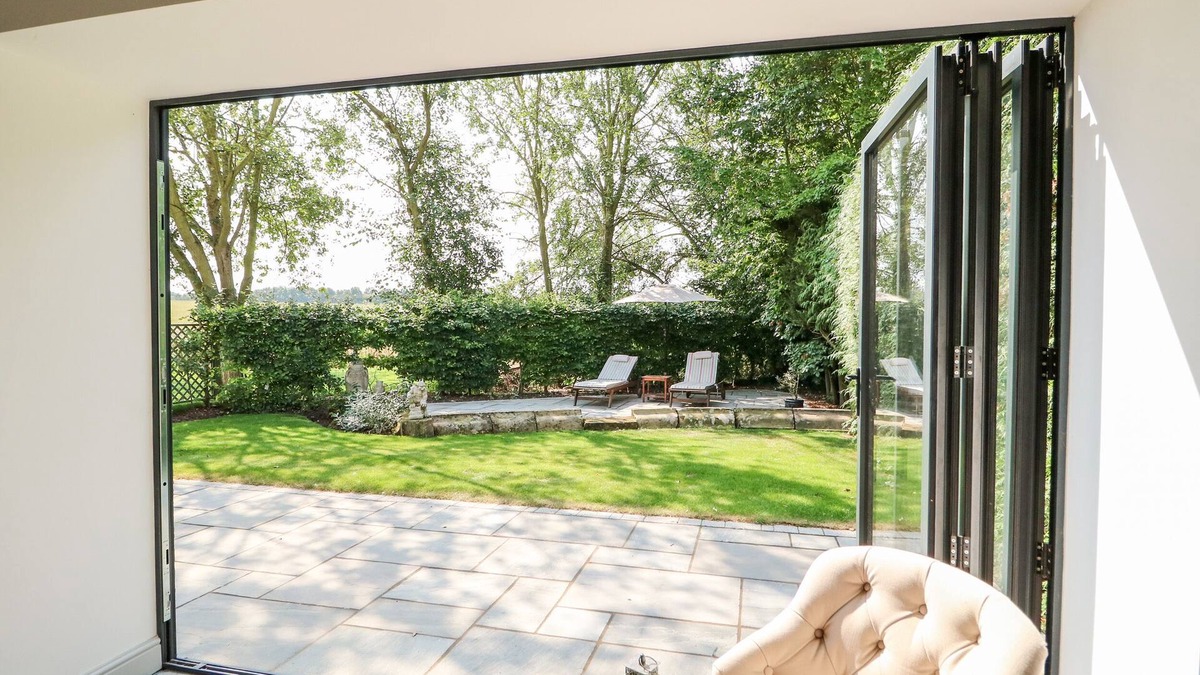 Sleaford Cottage | THE COACH HOUSE, pet friendly, with a garden in Leasingham