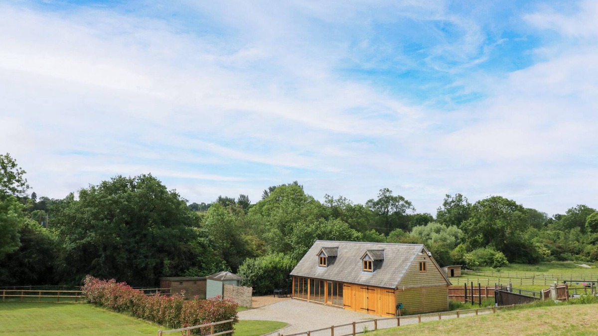 Middleton Cheney Cottage | THE COACH HOUSE, romantic, with open fire in Chacombe