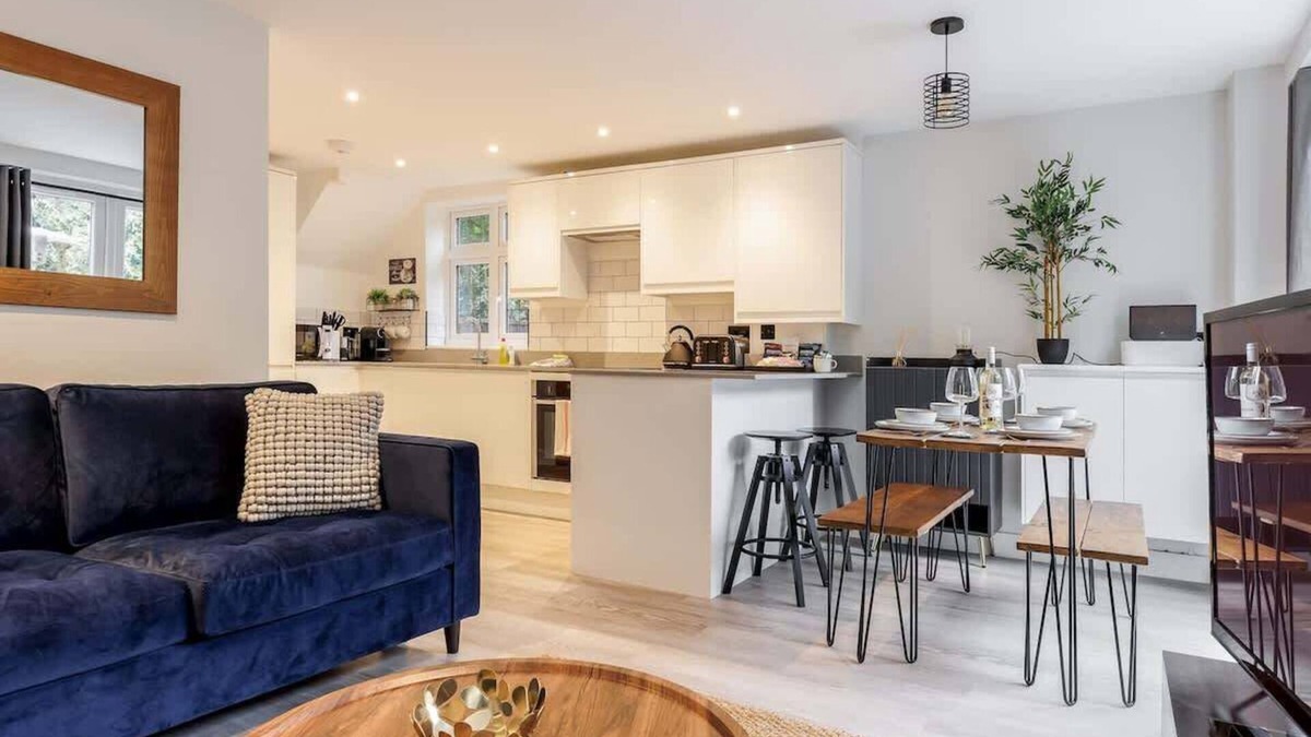 Corfe Apartment | The Coach House- Spacious Outside Decking