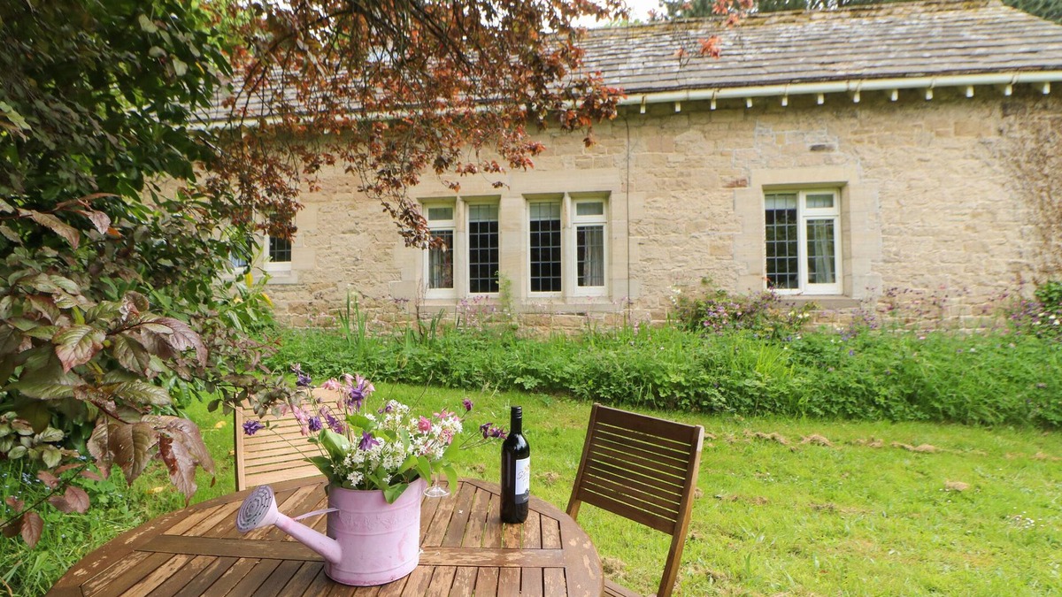 Riding Mill Cottage | THE COACH HOUSE, with a garden in Corbridge