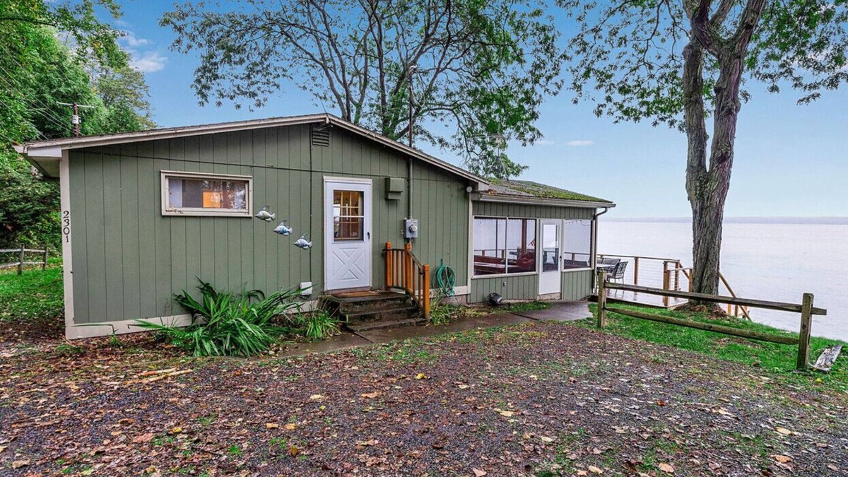 Town of Torrey House | The Coastal Cottage at Seneca Lake