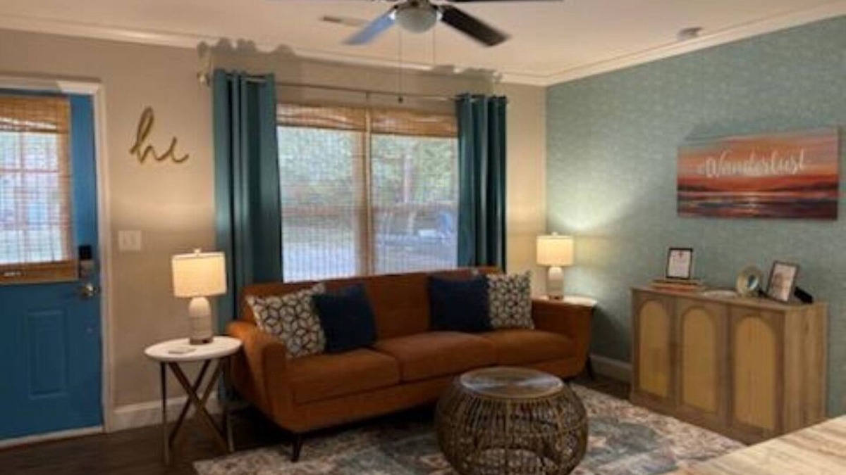 North Charleston House | The Coastal Haven/King Bed/WIFI/Near Shopping & Dining