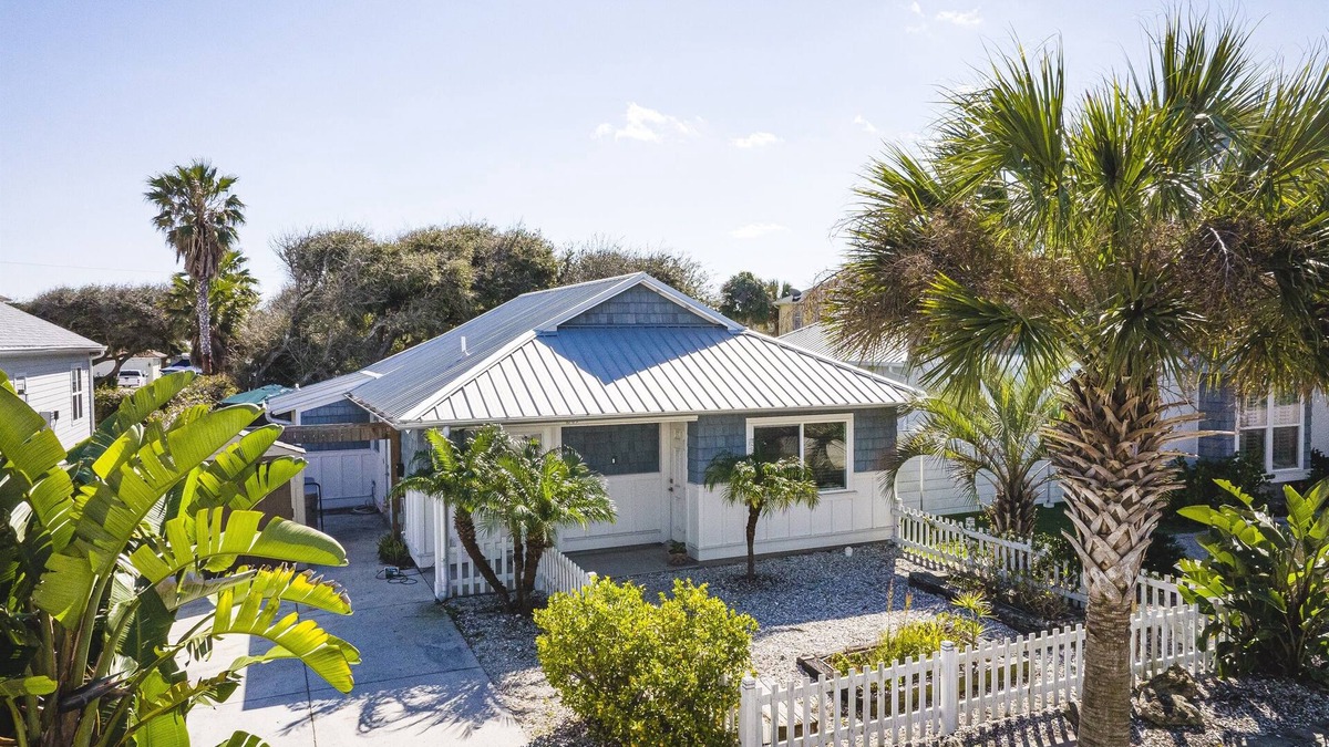 Vilano Beach Cottage | The Coconut Cottage. Hot Tub. Walk To Beach