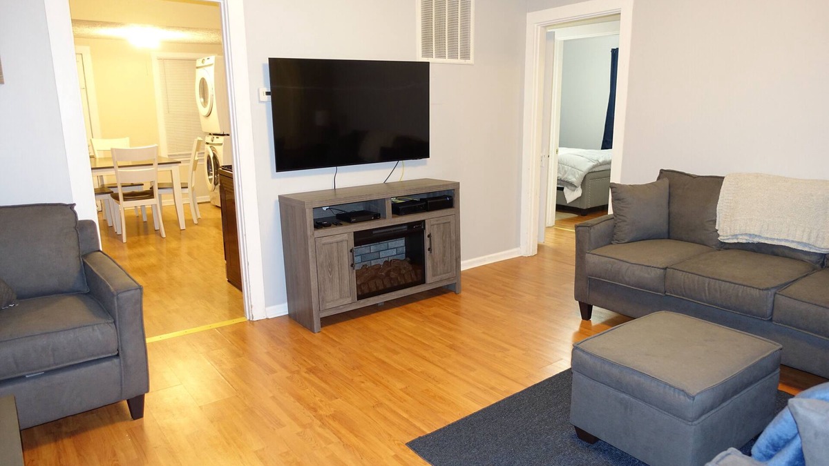 Morehead House | The College Cottage - Entire Home