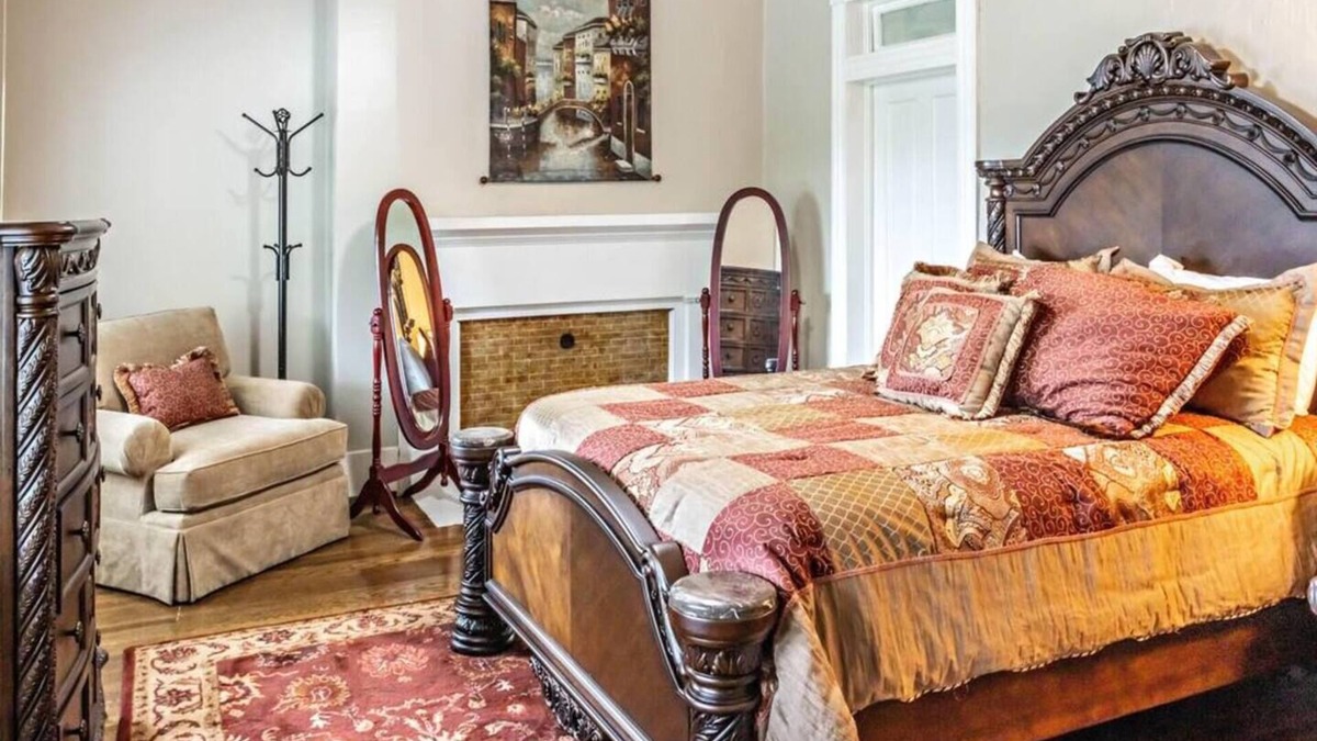 Tazewell House | The Colonel May Room