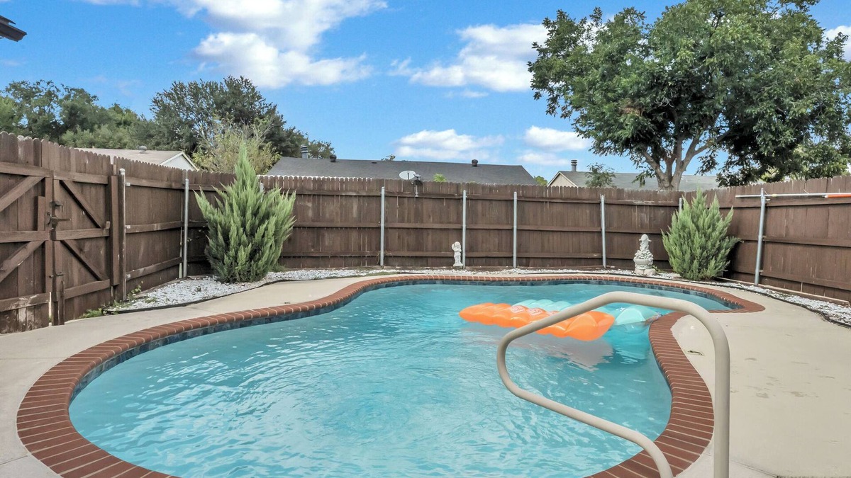 The Colony House | The Colony Getaway,Pool,Pet-Friendly,Games & Fun