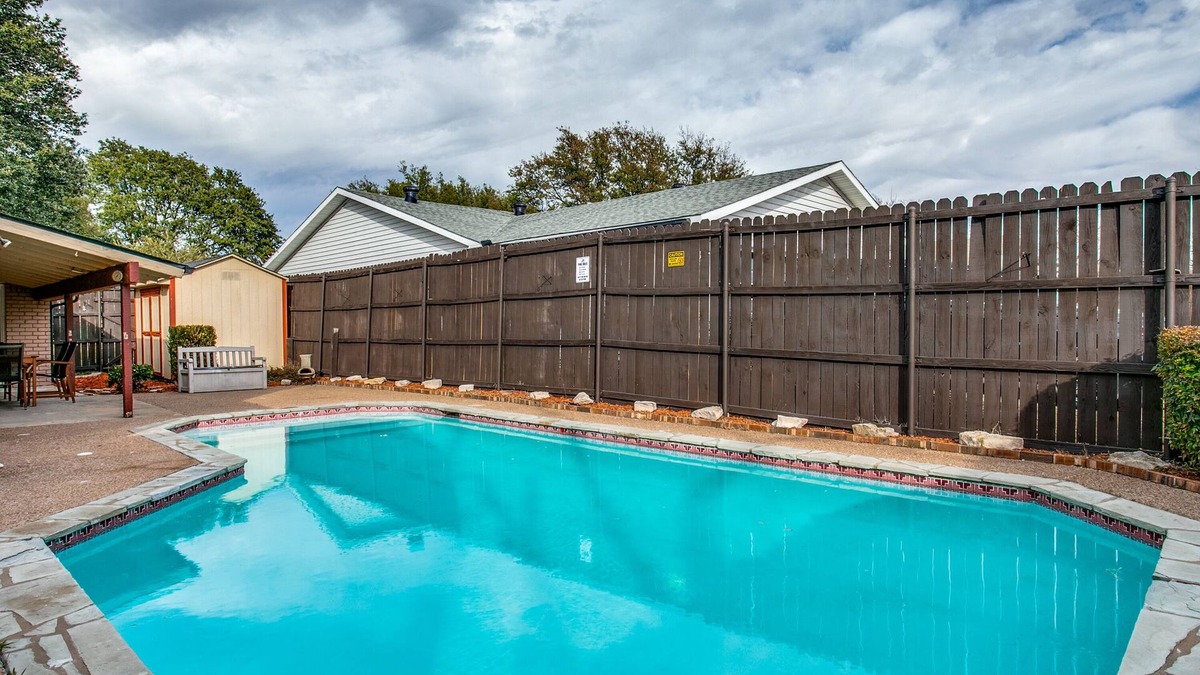 The Colony House | The Colony Getaway