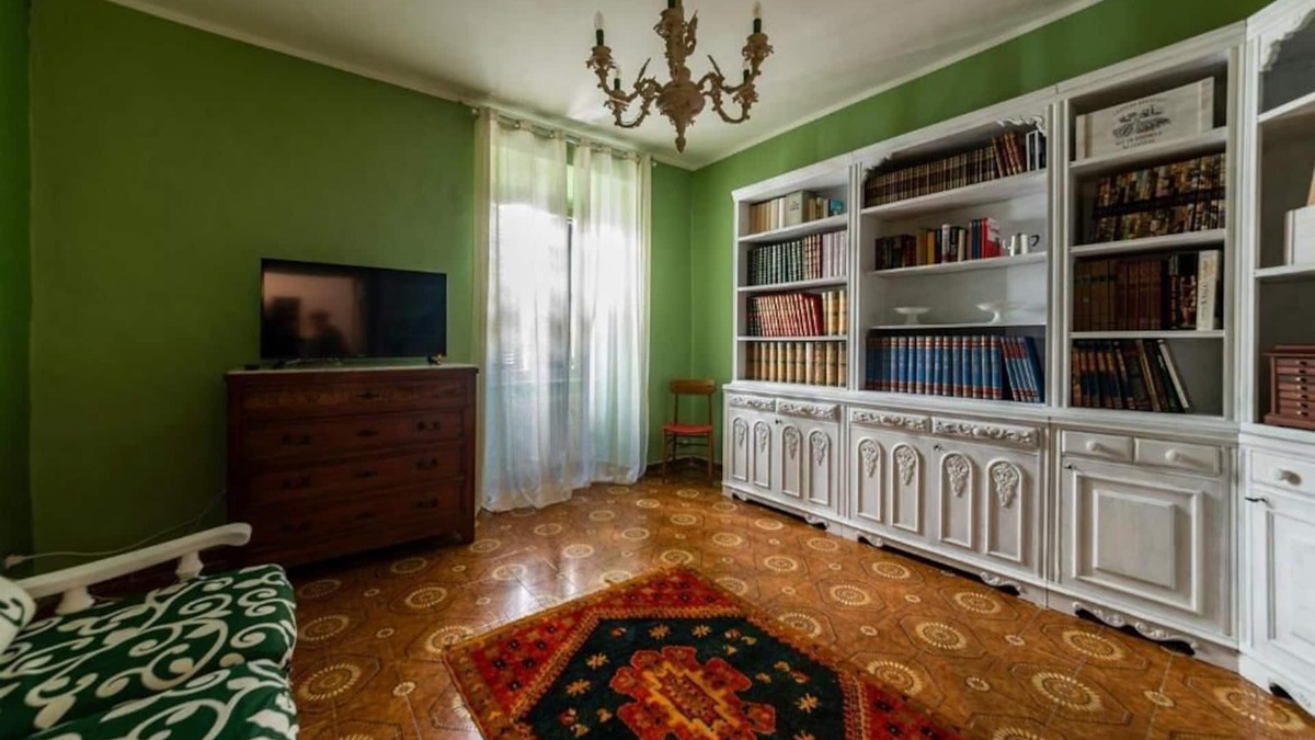 Civitavecchia Apartment | "The colorful house" of the ghetto in a palace of the 700s