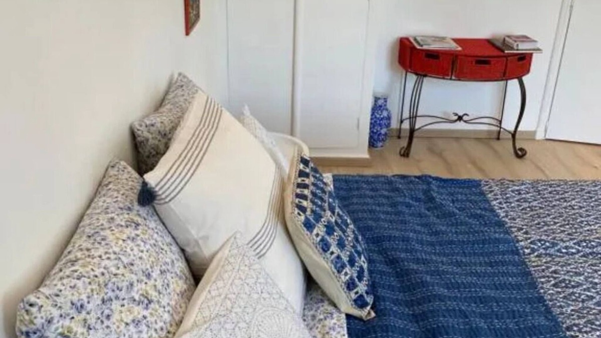 Commarin Bed & Breakfast | The colors of Commarin Chambre Blanche