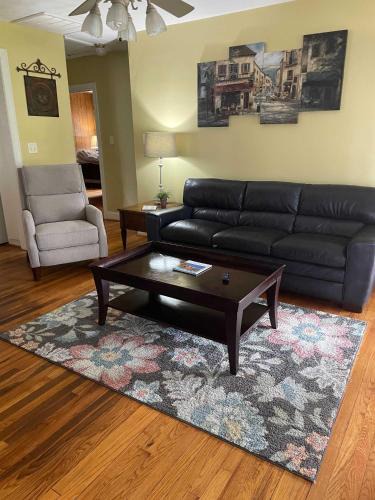 Columbus House | The Columbus Cottage Mins to Benning Downtown