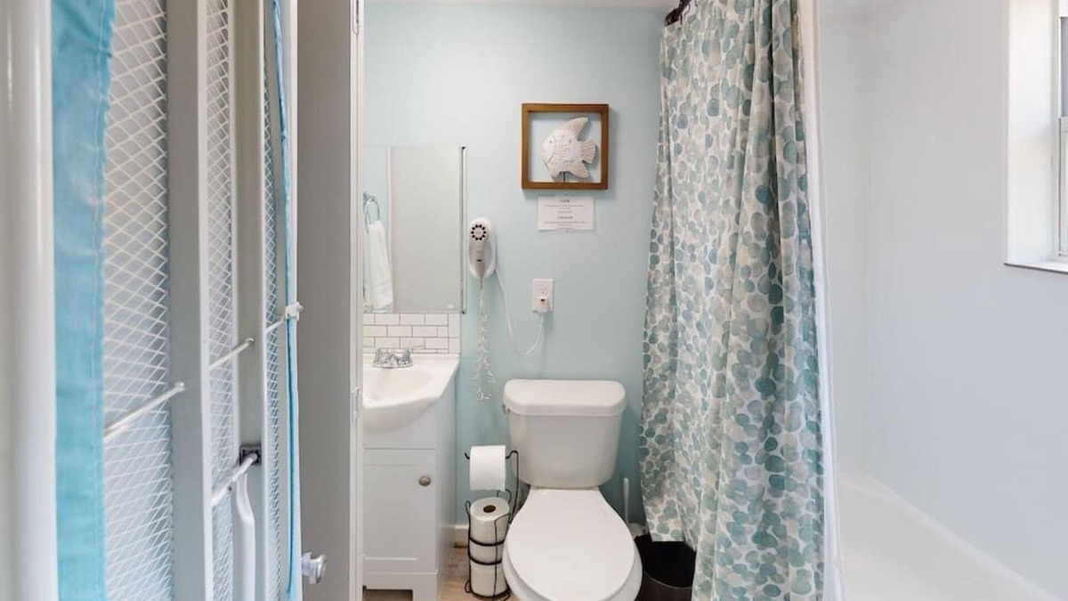 Baytown Apartment | The Comfi Coral - 2 Bed Apartment Home Studio B