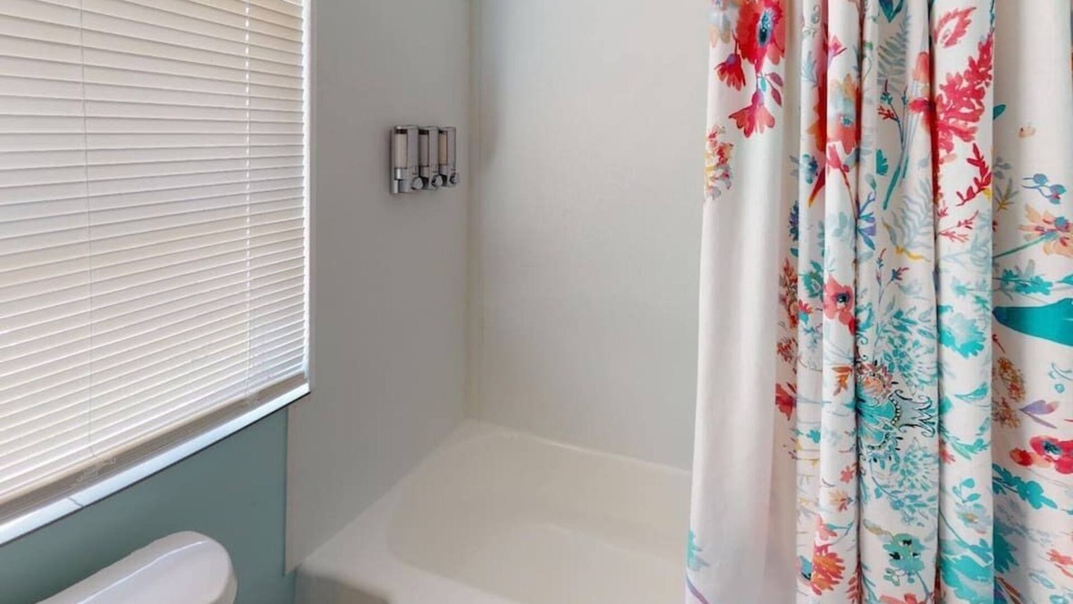 Baytown House | The Comfi Coral - Apartment Home Studio C