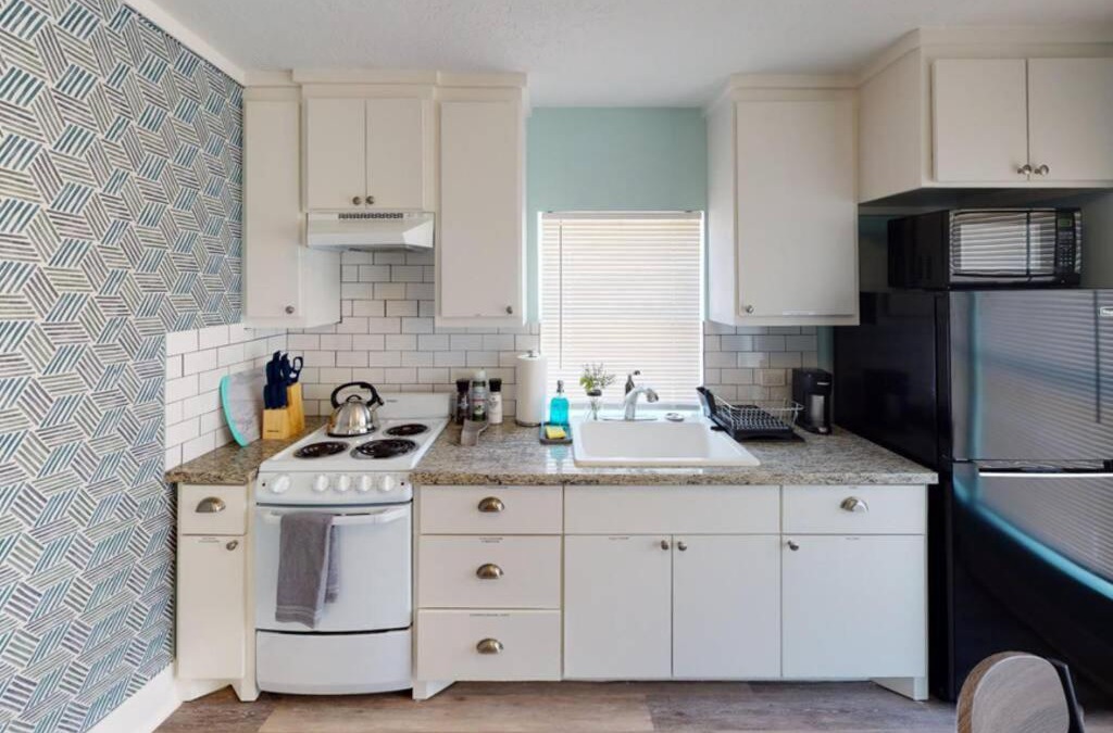 Baytown Apartment | The Comfi Coral - Apartment Home Studio C