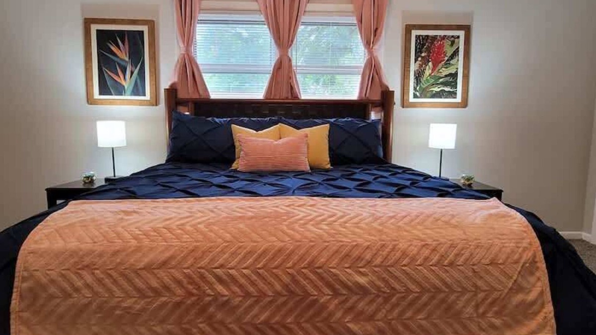 Worth House | *The Comfy King Ranch*King Bed Suite*Fast Wi-Fi