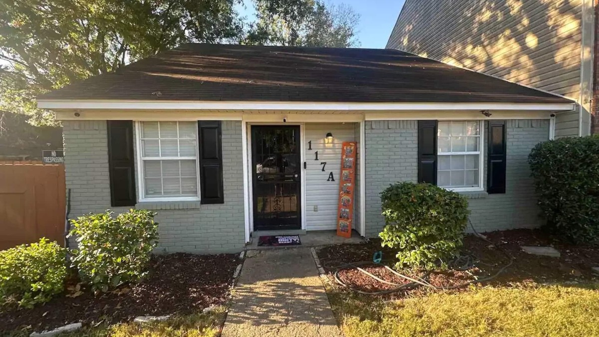 Clinton House | The Comic House
