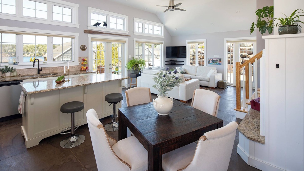 Upper Blandford House | The Compass Cottage at Deep Cove