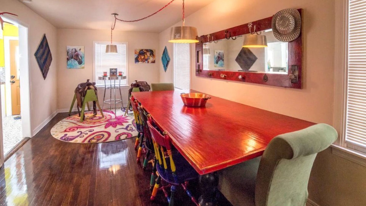 Amarillo House | The Compound *sleeps 11*great beds*pet friendly*