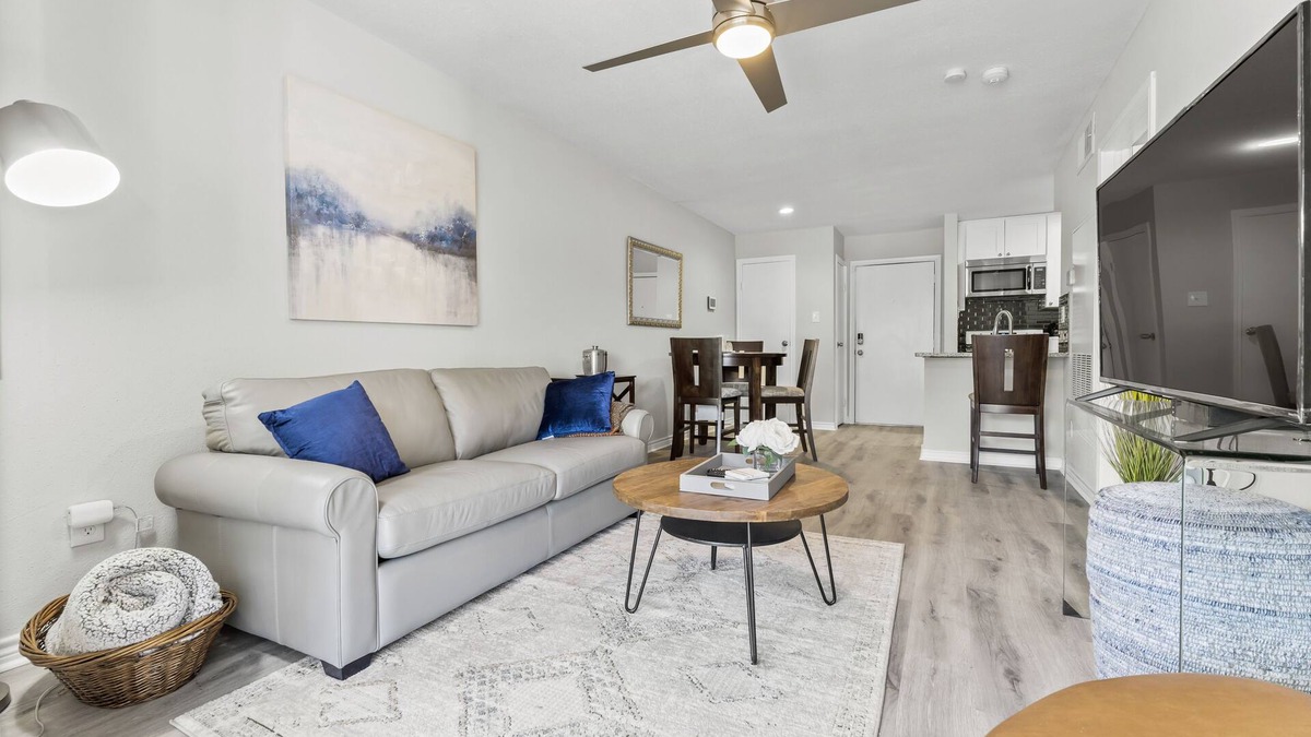 Walden on Lake Conroe Condo | The condo is next to a golf course, 4 min drive lake access and Margaritaville