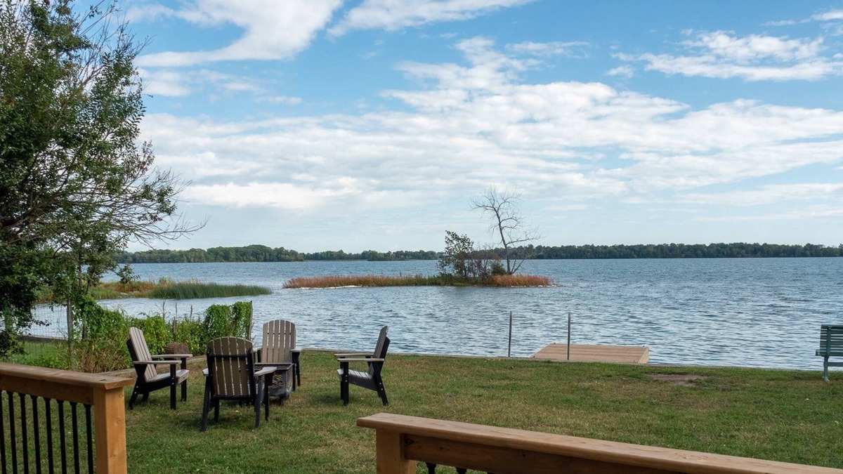 Wellington Cottage | The Consecon-Waterfront PEC stay