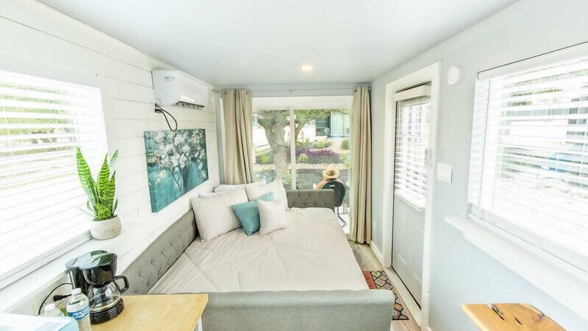 Johnson City House | The Container Retreat @ 290 Wine Trail #1