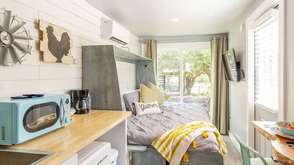 Johnson City House | The Container Retreat @ 290 Wine Trail #3