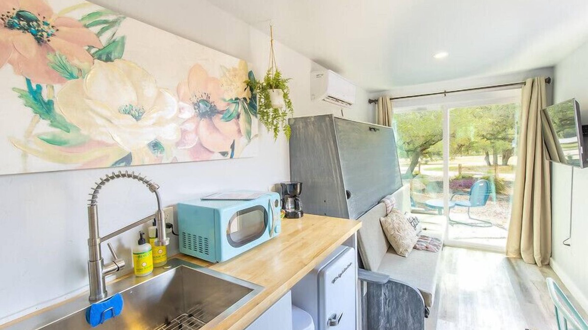 Johnson City House | The Container Retreat @ 290 Wine Trail #4