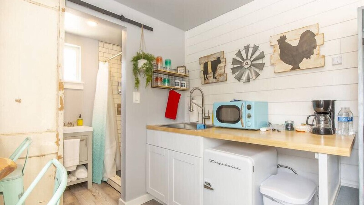 Johnson City House | The Container Retreat @ 290 Wine Trail #5